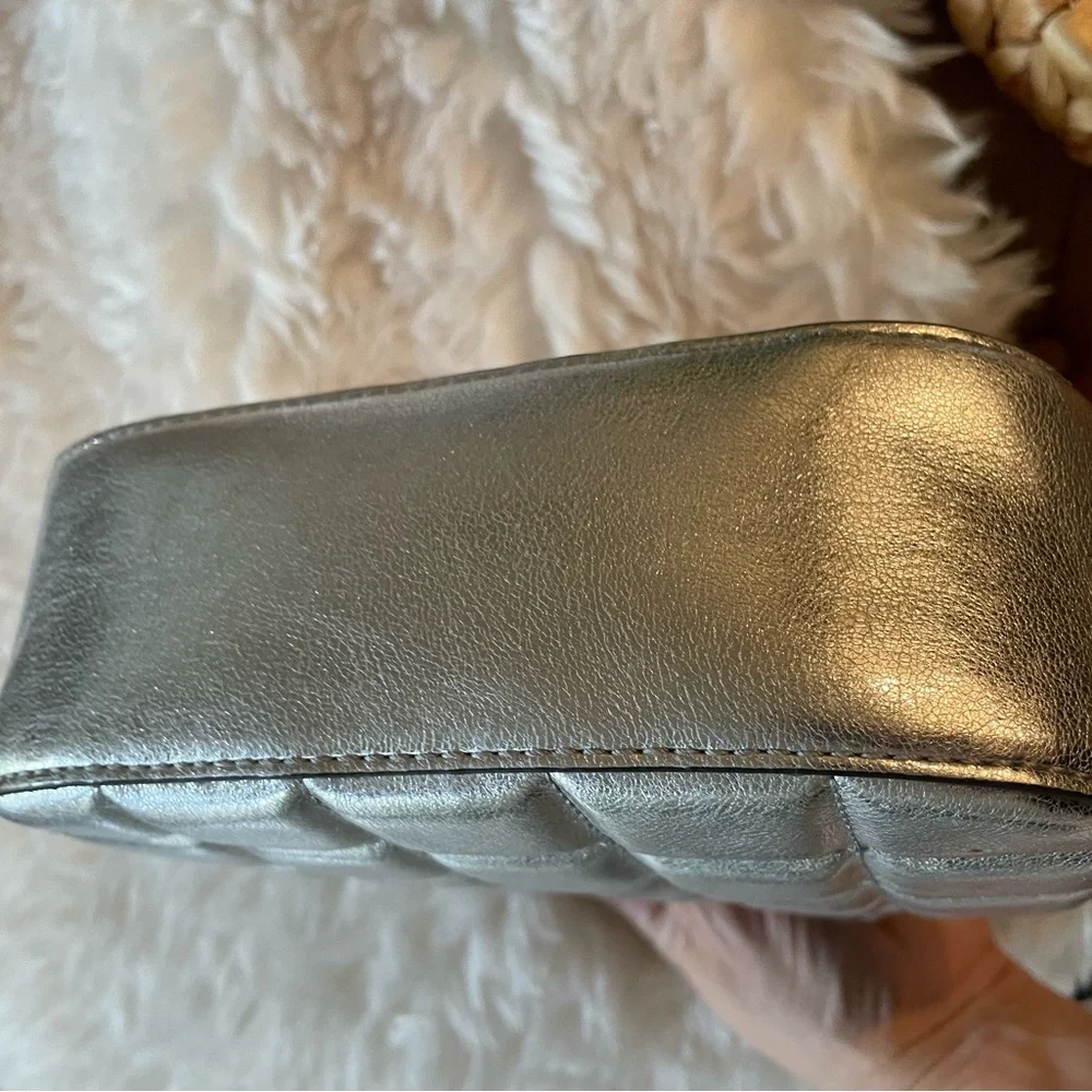 Nine West mini Silver Metallic Handbag-like new - Picture 4 of 5